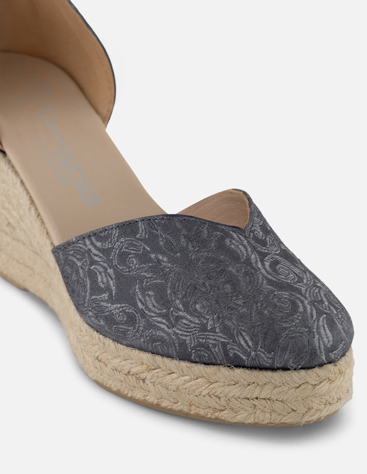 Alpargatas negras en textil satinado con hebilla al tobillo