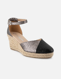 Alpargata de piel para mujer color negro y grabado tipo serpiente en colores negro y plateado