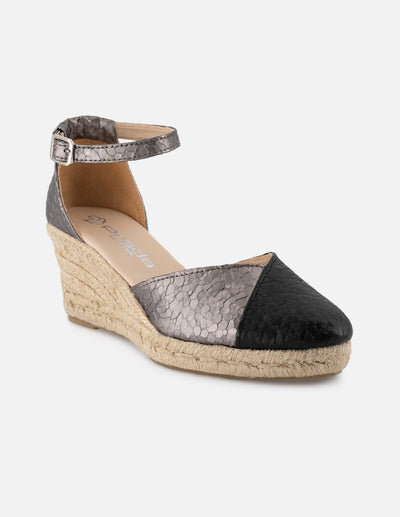 Alpargata de piel para mujer color negro y grabado tipo serpiente en colores negro y plateado