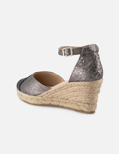Alpargata de piel para mujer color negro y grabado tipo serpiente en colores negro y plateado
