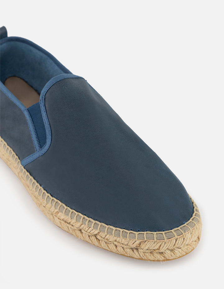 Alpargata azul en piel suave con elástico lateral para hombre