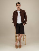 Alpargata café en piel suave con diseño destalonado para hombre