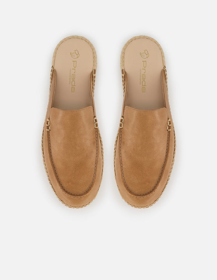 Alpargata café en piel suave con diseño destalonado para hombre