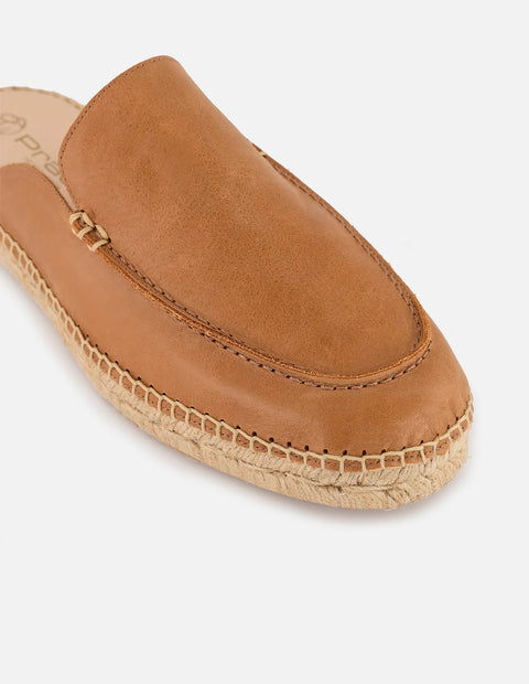 Alpargata café en piel suave con diseño destalonado para hombre