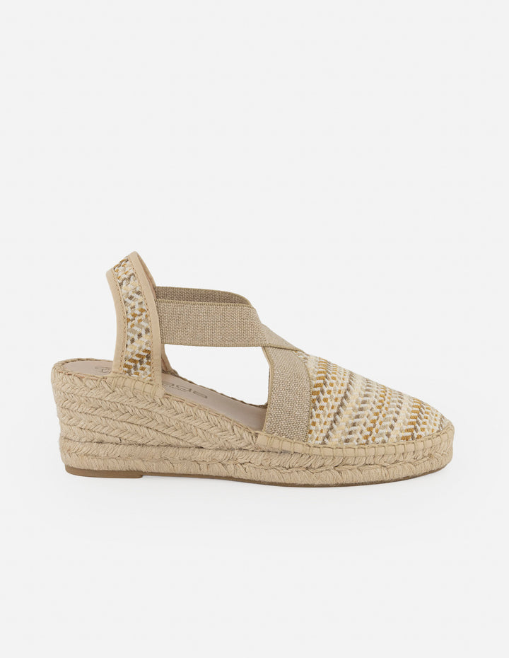 Alpargata beige para mujer con tejido entrelazado