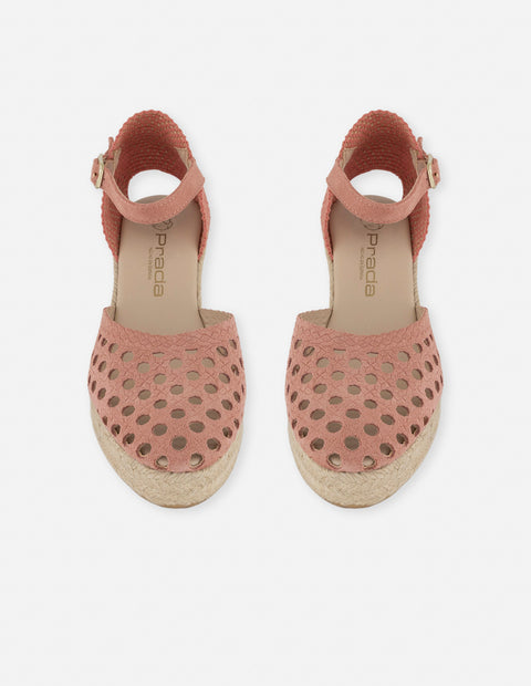 Alpargata rosa para mujer con material perforado