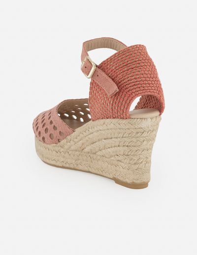 Alpargata rosa para mujer con material perforado