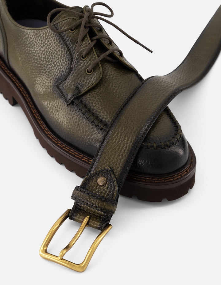 Zapato Blucher verde piel bombeada para hombre con detalle