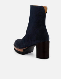 Botines azul ante de mujer suela tipo combat ultraligera