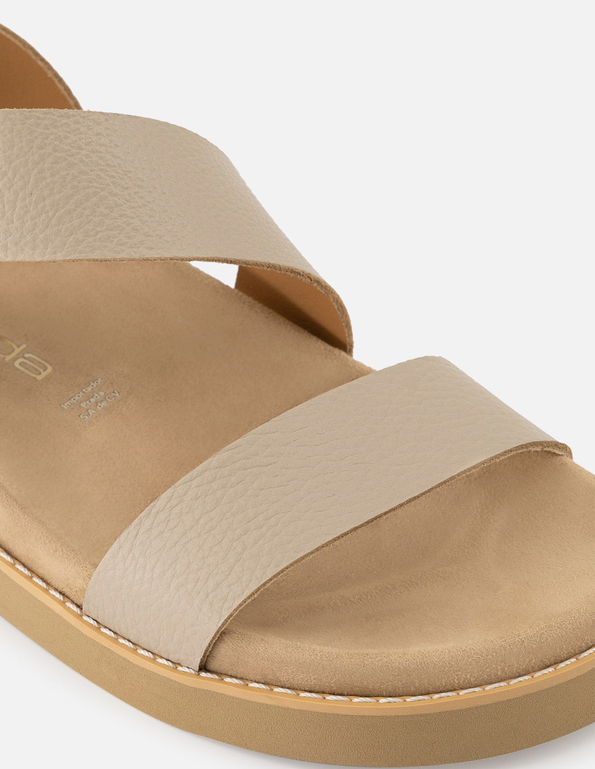 Sandalia de piel color hueso para mujer con detalle de velcro