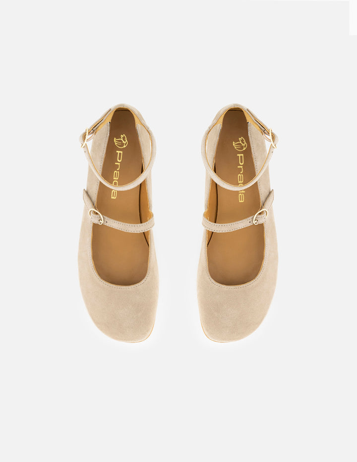 Mercedes beige ante para mujer con pulsera en el tobillo