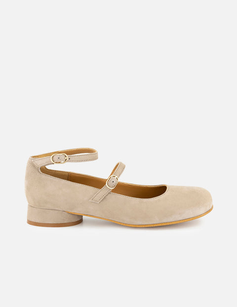 Mercedes beige ante para mujer con pulsera en el tobillo