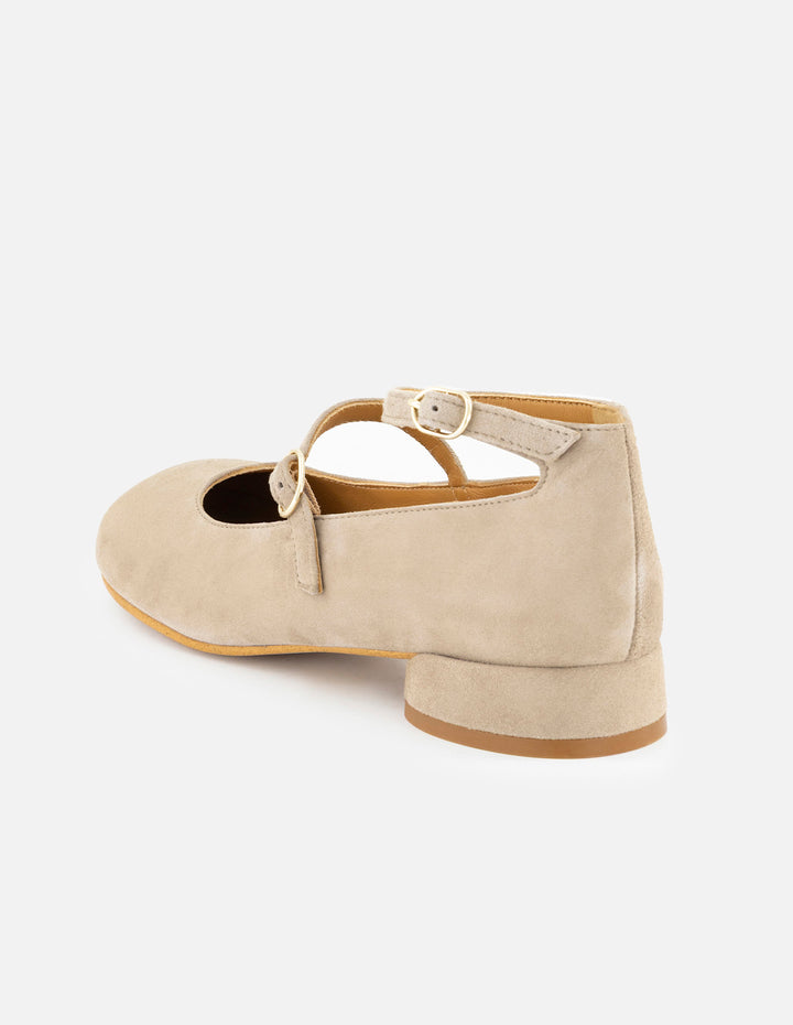 Mercedes beige ante para mujer con pulsera en el tobillo