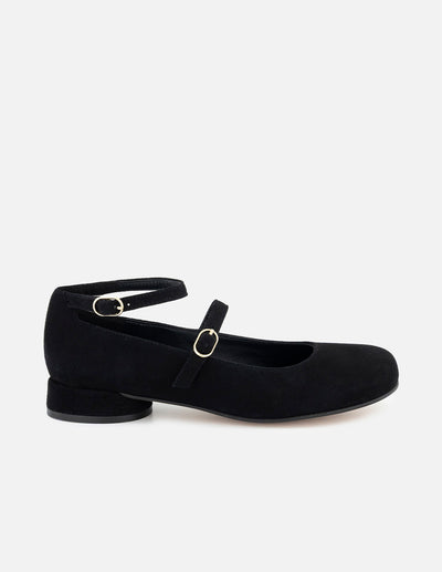 Mercedes color negro ante para mujer con pulsera en el tobillo