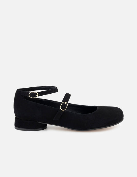 Mercedes color negro ante para mujer con pulsera en el tobillo