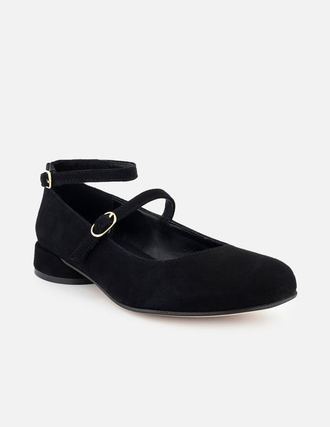 Mercedes color negro ante para mujer con pulsera en el tobillo