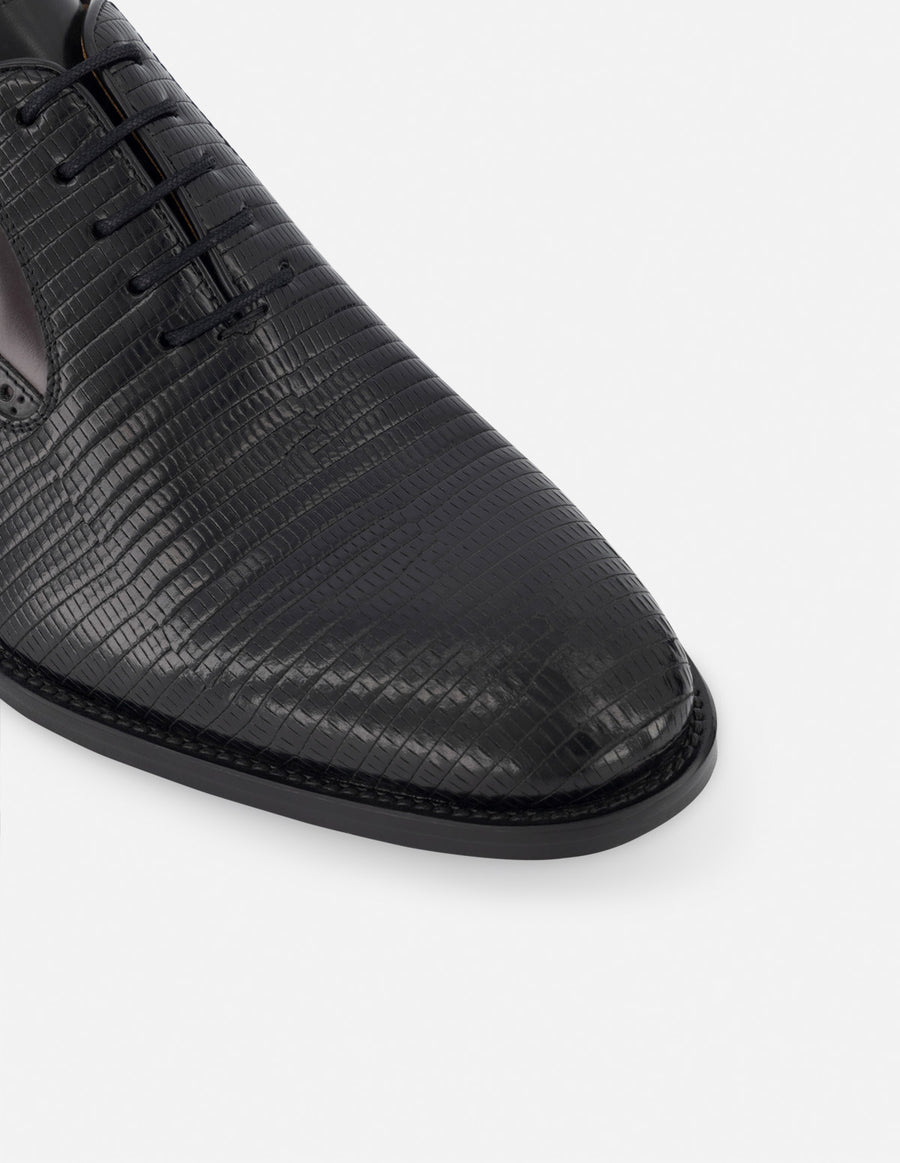 Oxford de piel color negro con detalles en grabado tipo tejus y florantik para hombre.