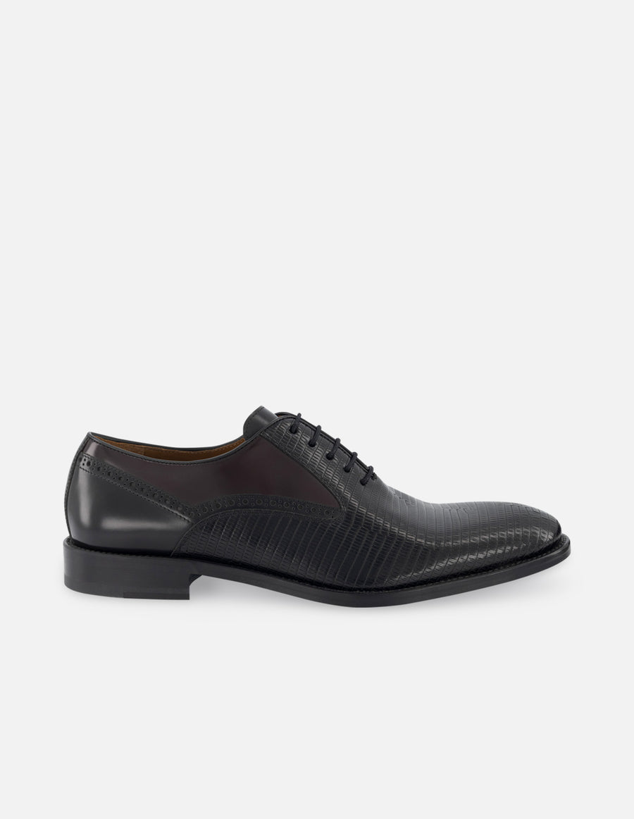 Oxford de piel color negro con detalles en grabado tipo tejus y florantik para hombre.
