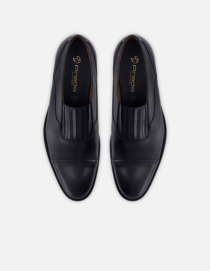 Mocasín slip on de piel color negro para hombre