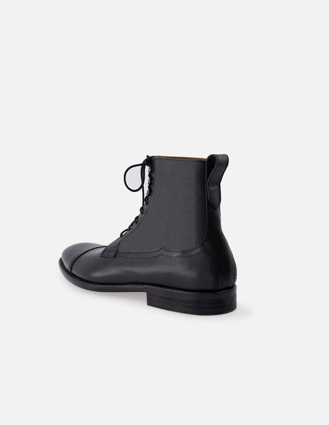 Botin de cordones en piel bombeada color negro  para hombre