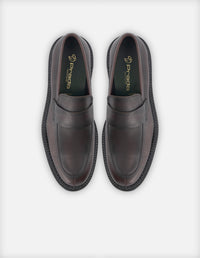 Mocasín en piel napa color vino con detalles de sombreado para hombre