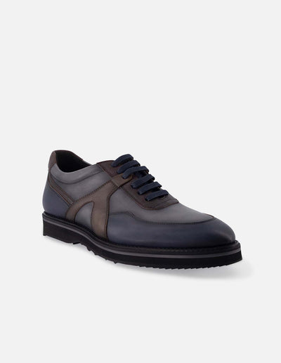 Blucher en piel napa color gris con bloques de color y detalles de sombreado para hombre