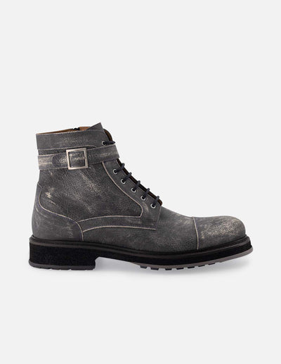 Botin de cordones en piel napa color lodo con detalles de ensombrecido para hombre