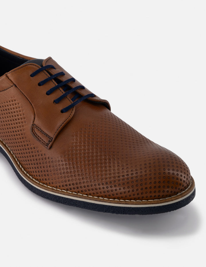 Blucher en piel napa picada color cuero  para hombre