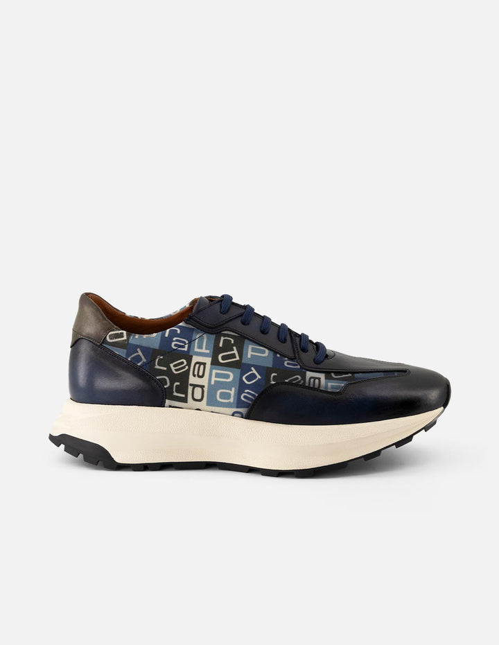 Tenis en piel napa color azul con textil de letras Prada para hombre