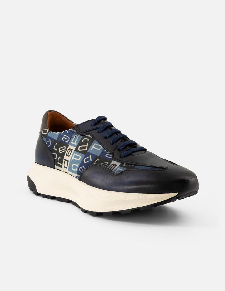Tenis en piel napa color azul con textil de letras Prada para hombre