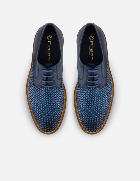 Zapato Blucher azul en piel trenzada para hombre con suela dentada