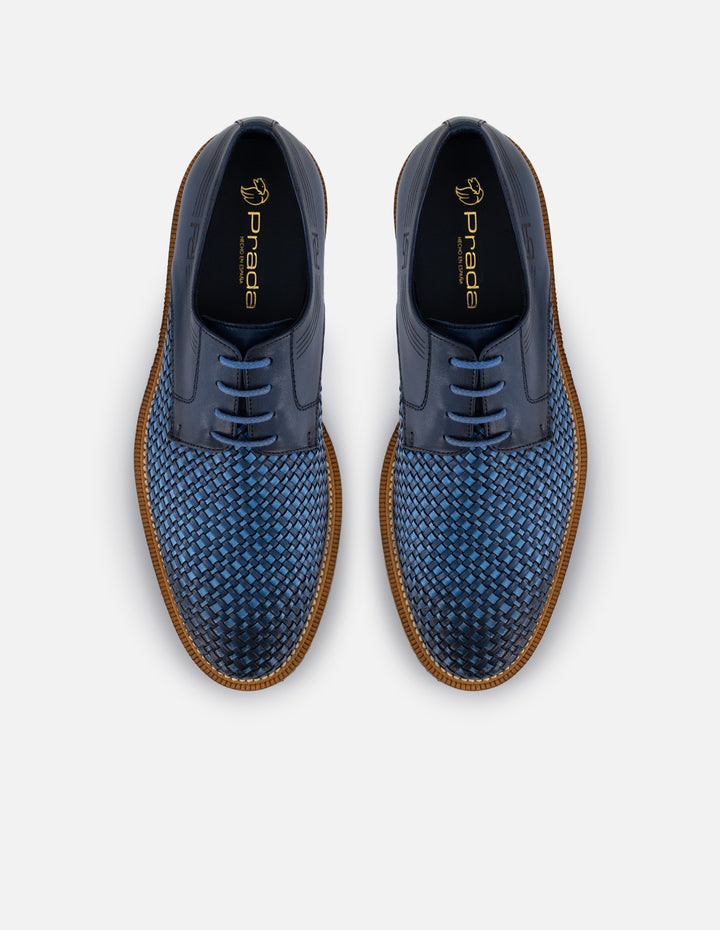Zapato Blucher azul en piel trenzada para hombre con suela dentada