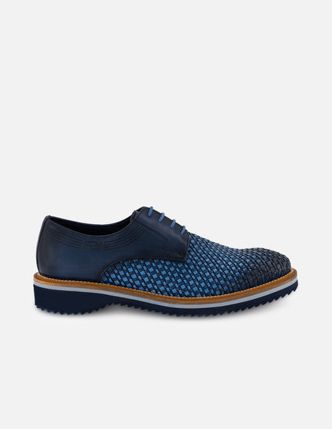 Zapato Blucher azul en piel trenzada para hombre con suela dentada