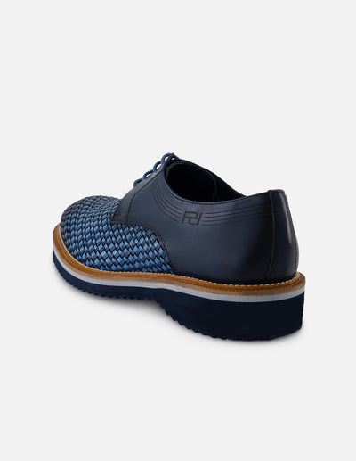 Zapato Blucher azul en piel trenzada para hombre con suela dentada