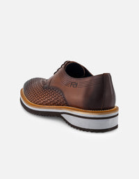Zapato Blucher café en piel trenzada para hombre con acabado elegante