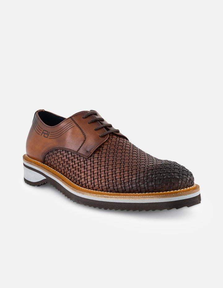 Zapato Blucher café en piel trenzada para hombre con acabado elegante