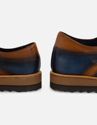 Zapato Blucher azul en piel para hombre con contraste de color