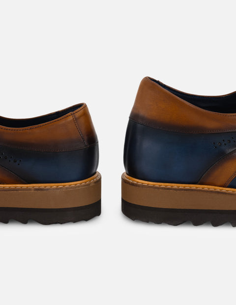 Zapato Blucher azul en piel para hombre con contraste de color