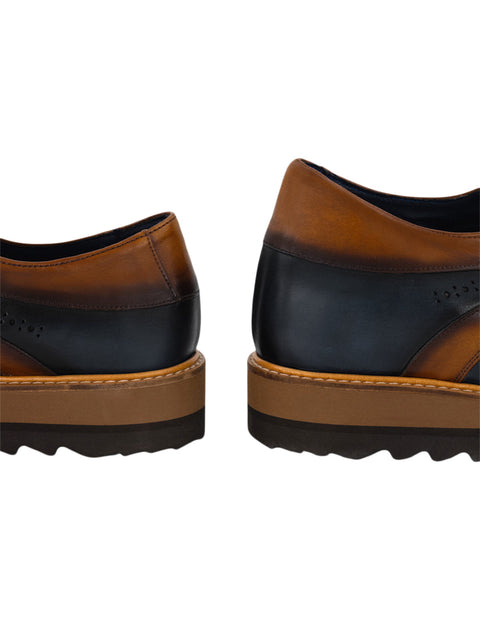 Zapato Blucher azul en piel para hombre con contraste de color