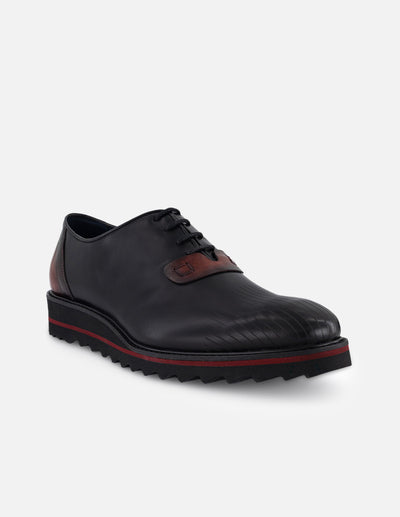 Zapato Oxford negro en piel para hombre con contraste vino