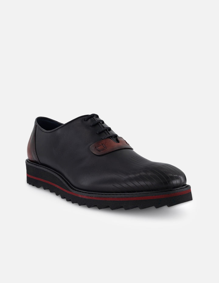 Zapato Oxford negro en piel para hombre con contraste vino