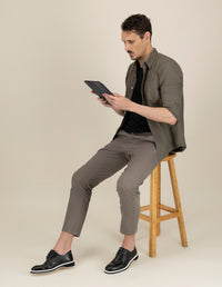 Zapato Blucher negro en piel para hombre con suela dentada