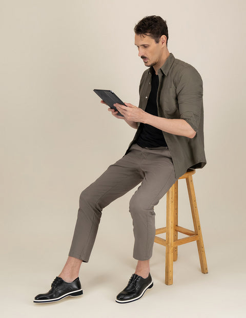 Zapato Blucher negro en piel para hombre con suela dentada