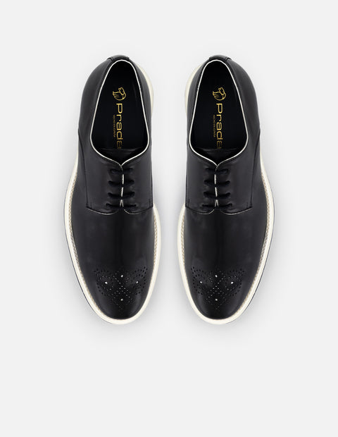 Zapato Blucher negro en piel para hombre con suela dentada