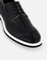 Zapato Blucher negro en piel para hombre con suela dentada