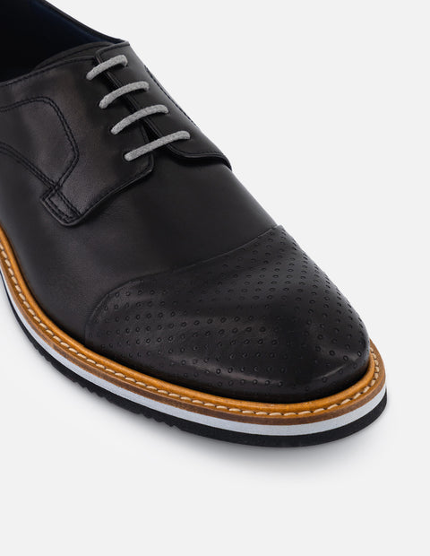 Zapato Blucher negro en piel para hombre con suela de goma