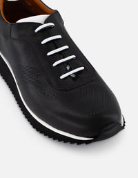 Tenis negros en piel para hombre con talón blanco