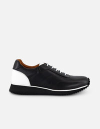 Tenis negros en piel para hombre con talón blanco