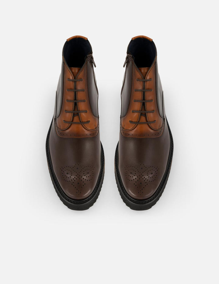 Botines café de piel para hombre con picado María