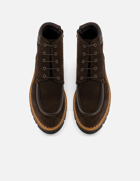 Botines café de ante para hombre con detalle acolchado
